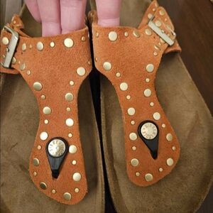 Birkenstocks Gizeh Rivets/suede Leather, Dark Rust.  Size 40, Womens 9